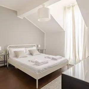 https://sky-view-flat-in-centre.it-lombardy.com